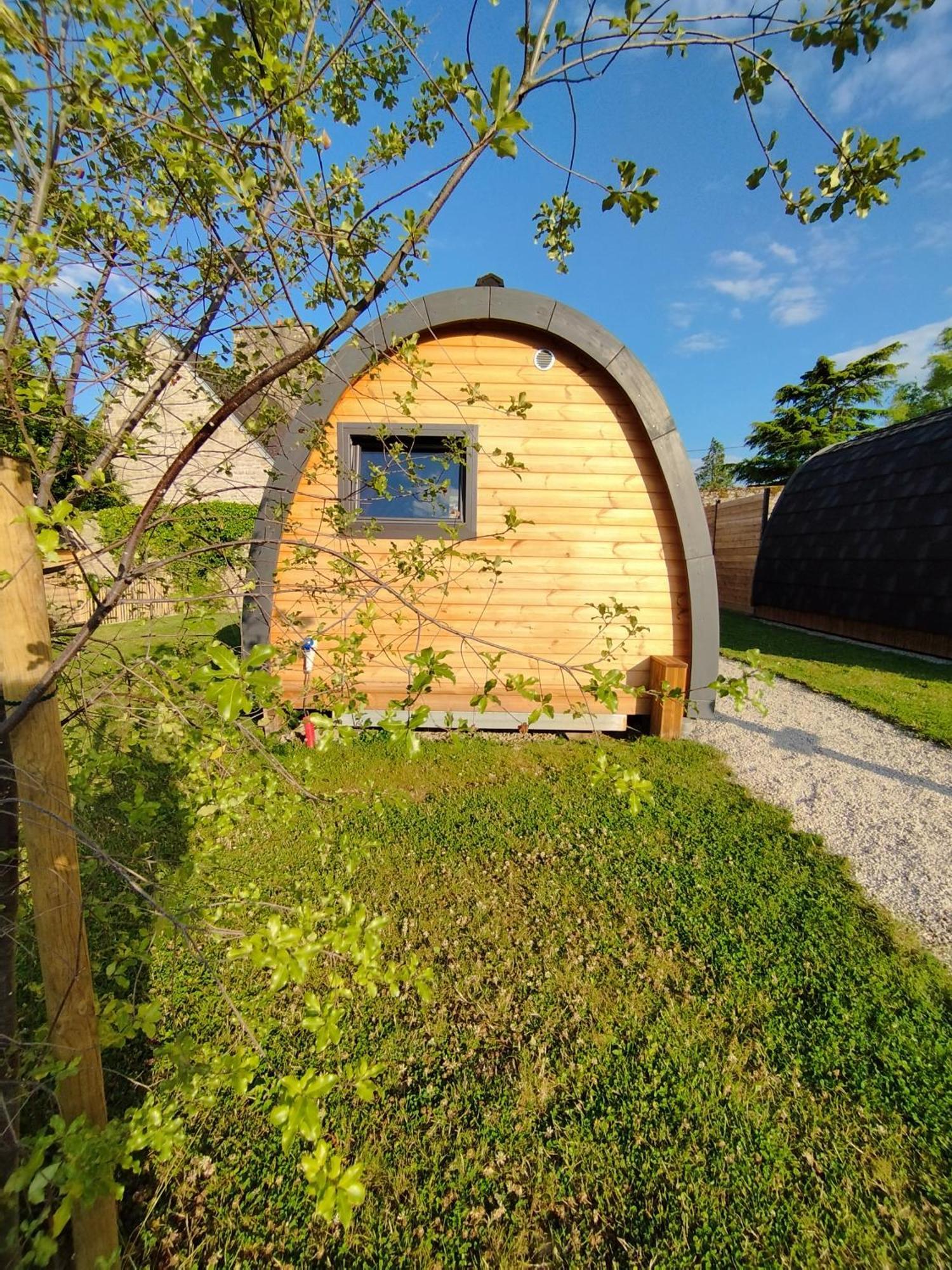 Le Domaine De Pivette Chambre Climatisee Et Insolite Avec Terrasse Privative Avranches Dış mekan fotoğraf